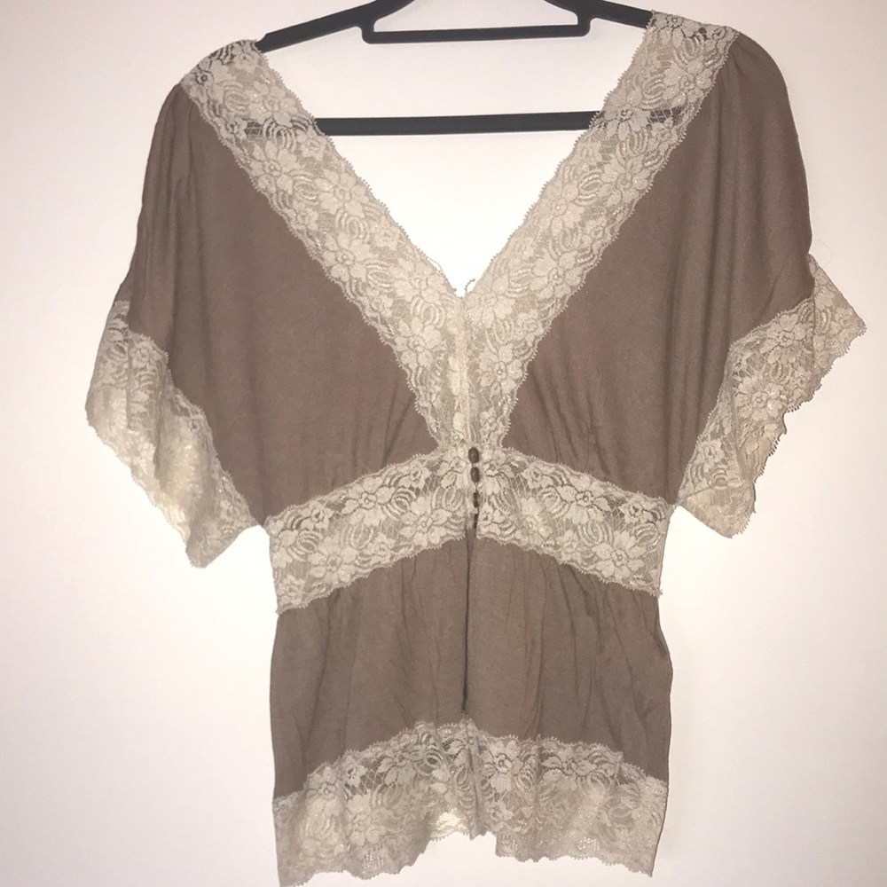 Neutral lace top with buttons-great condition!